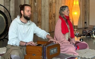 Chanting the mantra Sat Narayan for Inner Peace